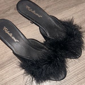 BLACK FURRY SANDAL